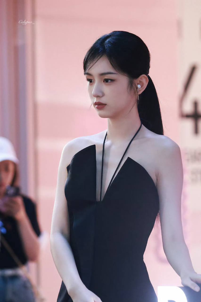 周也 原图去衣-脱衣论坛-社区-秘密图库