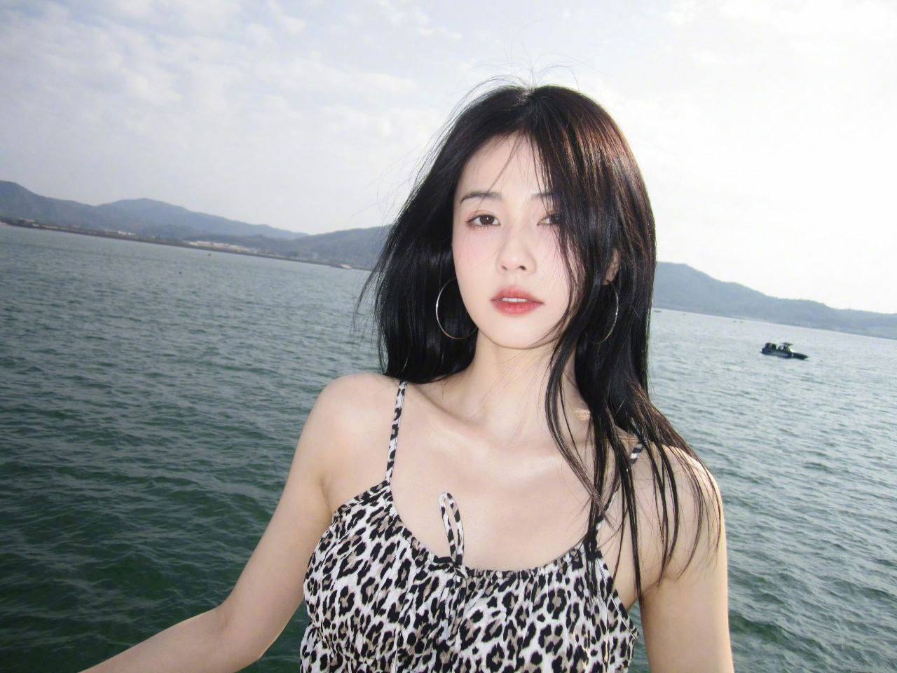白鹿 去衣 海边高清版-脱衣论坛-社区-秘密图库